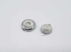 Кнопка магнитная 18 мм (никель)