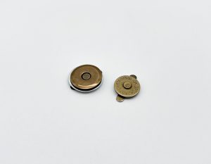 Кнопка магнитная 18 мм (антик)